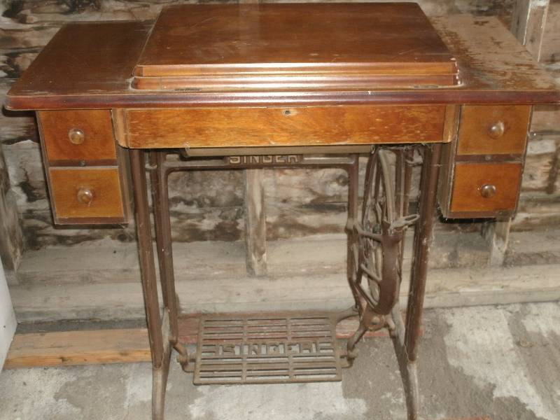 SINGER SEWING MACHINE