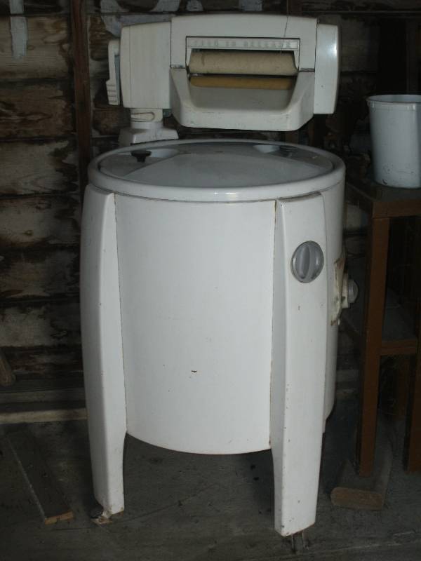 WRINGER WASHING MACHINE