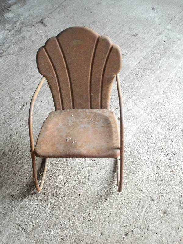 ANTIQUE CHILDRENS ROCKING CHAIR