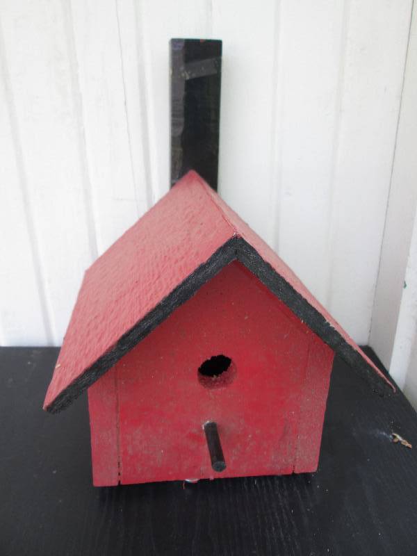 New Bird House with hinged bottom t...
