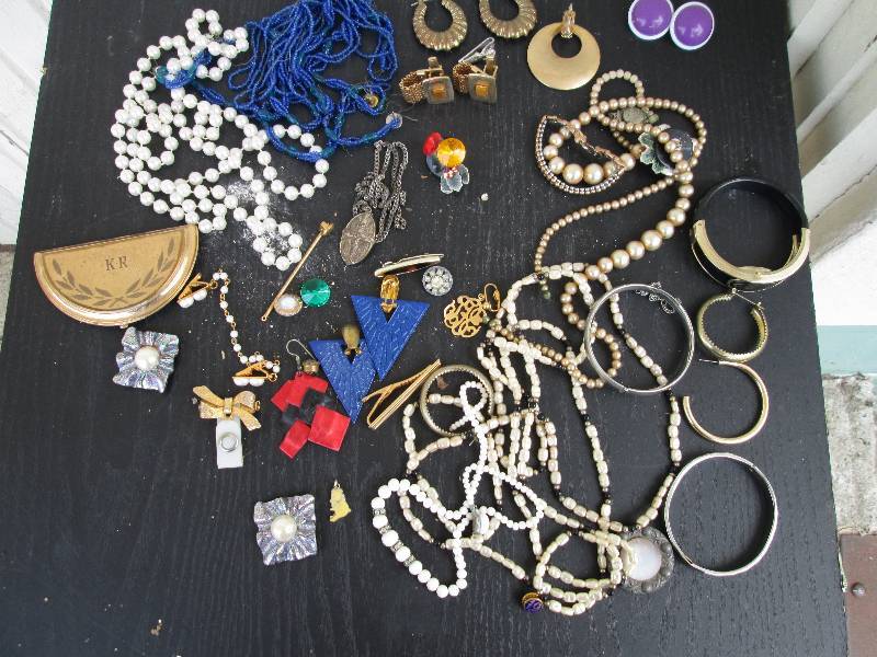 mixed lot of vintage jewelry, earri...