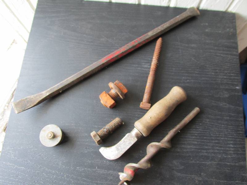 1 wood bit, old wood handle linoli...