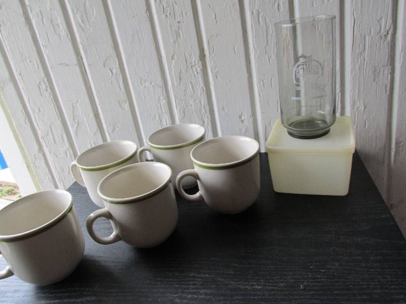 5 cups, 1 glass, plastic, 1 Cincina...