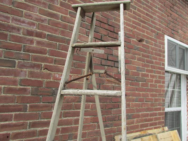 Vintage wood step ladder, not servi...