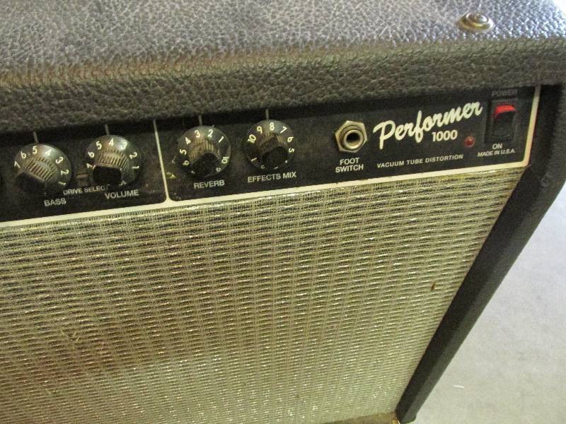 Fender Performer 1000 Guitar amp, i...
