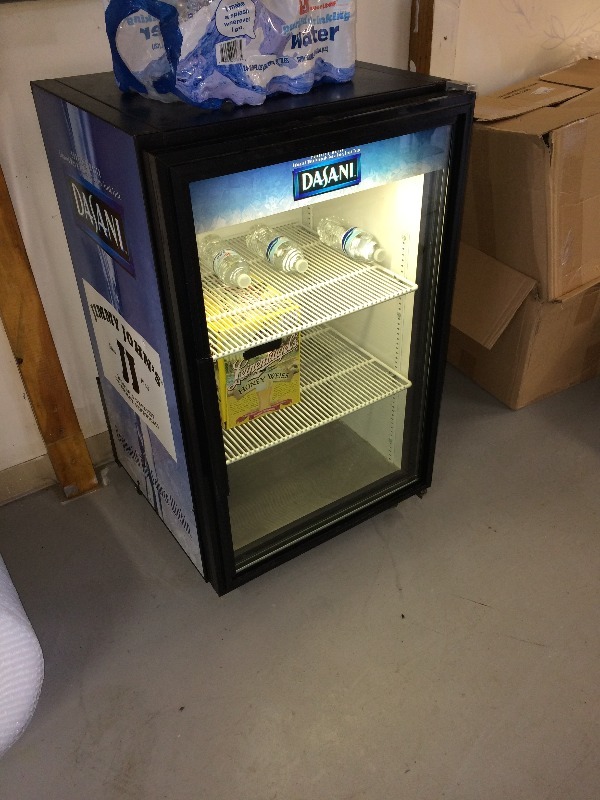 TRUE Refrigerator with Glass Door  Mod# GDM-07  R134A  115 volt   Runs and cools  10-15 cu ft