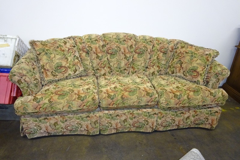 3 Cushioned Cloth Couch