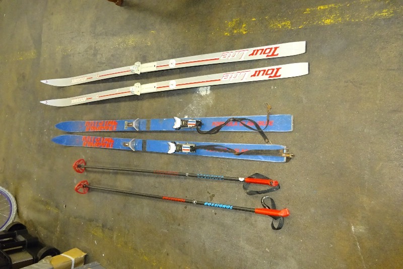 2 Set Skis
