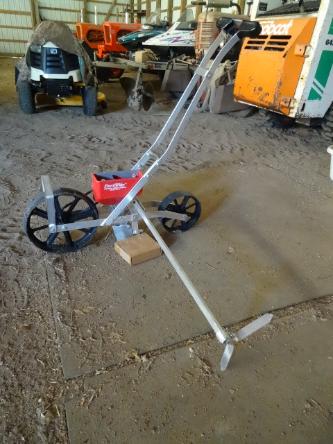 lot 13 image: Garden seeder