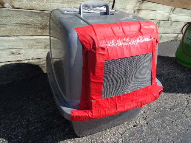 lot 23 image: Pet carrier with removable top