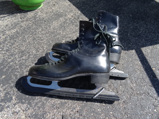 lot 26A image: ice skates