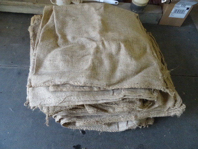 lot 29 image: 6 used and approx 37 new gunnie sacks