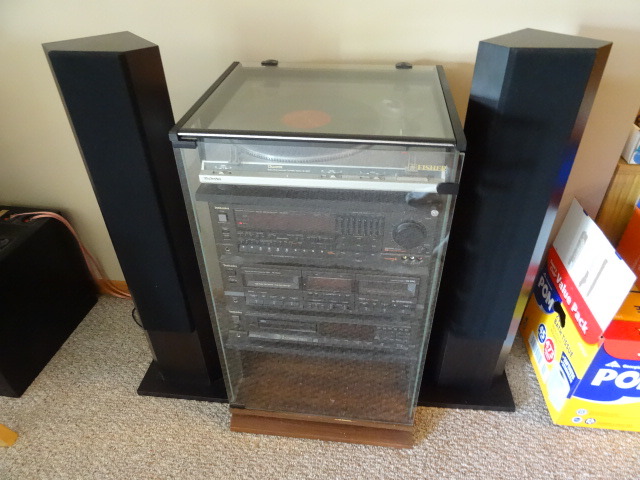 lot 34 image: Stereo system