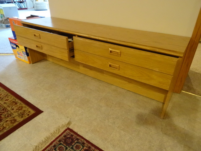lot 36 image: 2 drawer bench