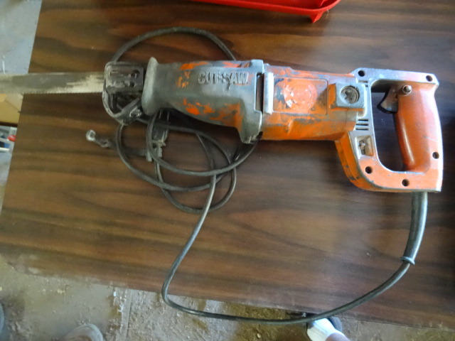 lot 52 image: Black and Decker reciprocating saw