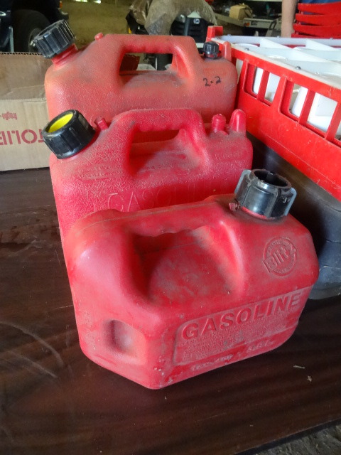 lot 59 image: 3 plastic gas cans