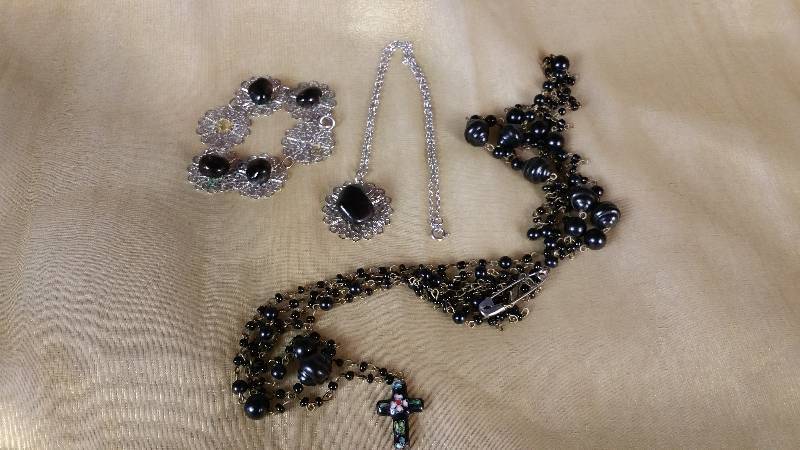 lot 61 image: Fancy Glass Rosary  Black Stone Jewelry