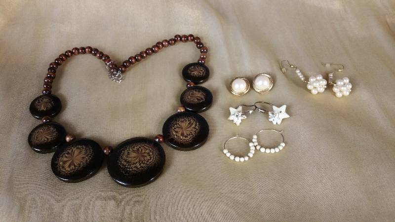 lot 62 image: Stunning Wood() Necklace  Pearl & White Jewelry