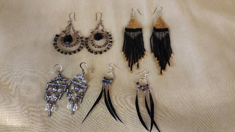 lot 68 image: Eclectic Group of Earrings - Deco, Feathered