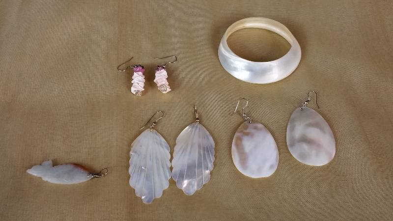 lot 73 image: Seashell & Carved Stone Jewelry