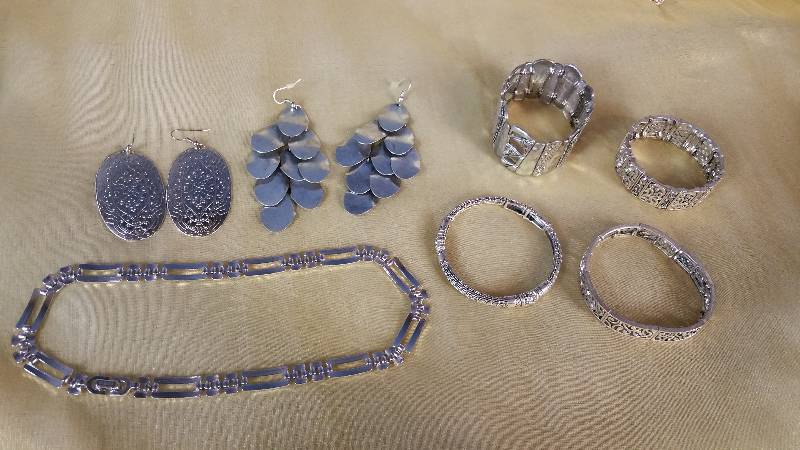lot 78 image: Lot of Silver Jewelry