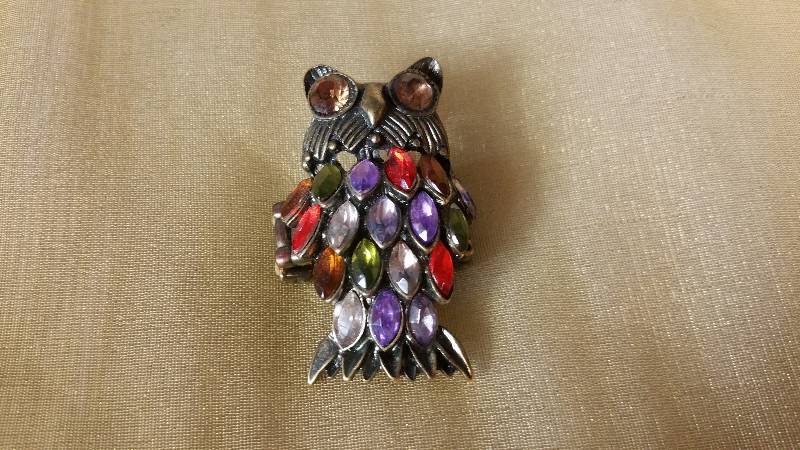 lot 87 image: Colorful Jeweled Owl Ring