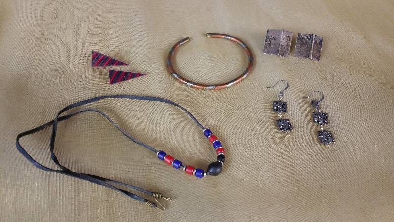 lot 90 image: Misc Lot of Jewelry