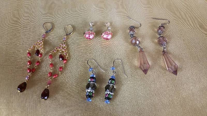 lot 92 image: Lot of (4) Earrings