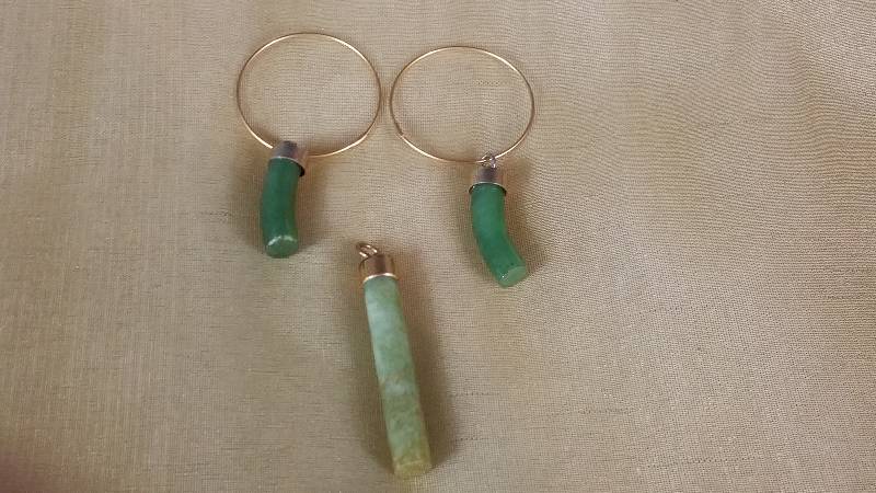 lot 97 image: Jade () Jewelry