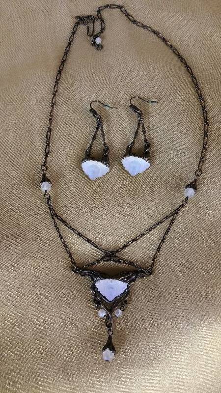 lot 98 image: Wow  Reproduction Art Deco Designer Set