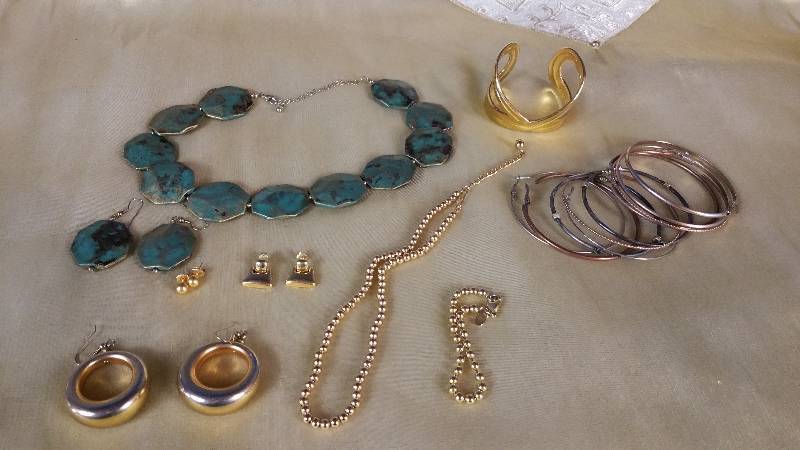 lot 100 image: Golden Variety of Jewelry & Bangles
