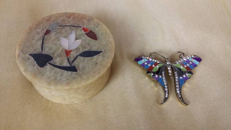 lot 101 image: Inlaid Dresser Box, Enamel & Rhinestone Butterfly