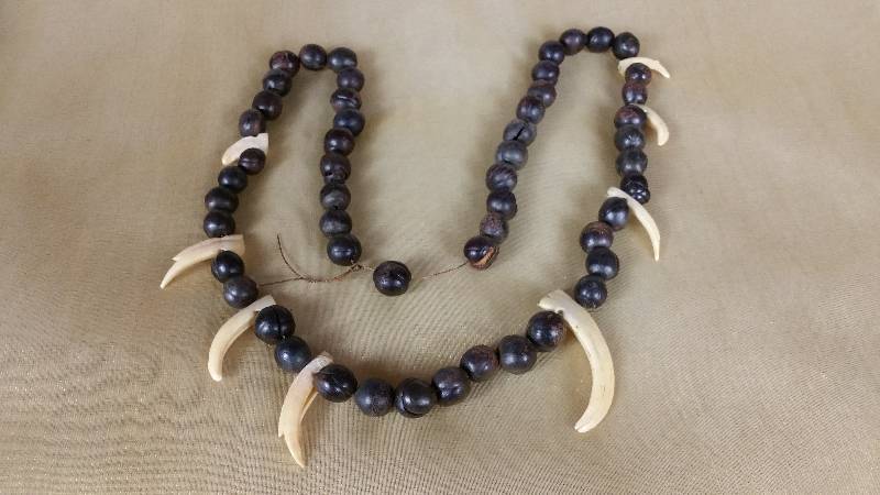 lot 111 image: Bear Claw Necklace