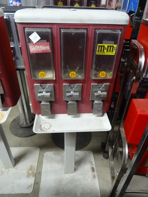 Triple play vending machine