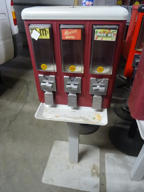 Triple play vending machine