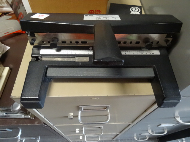 Hole punch