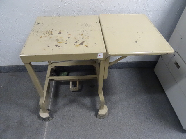 Typewriter cart