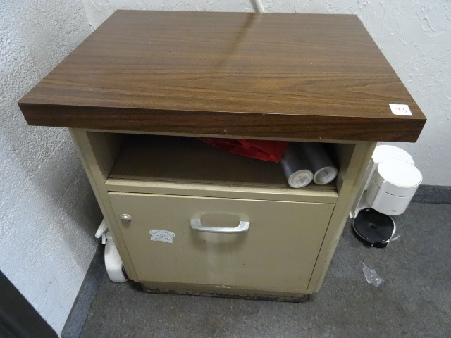 Metal cabinet