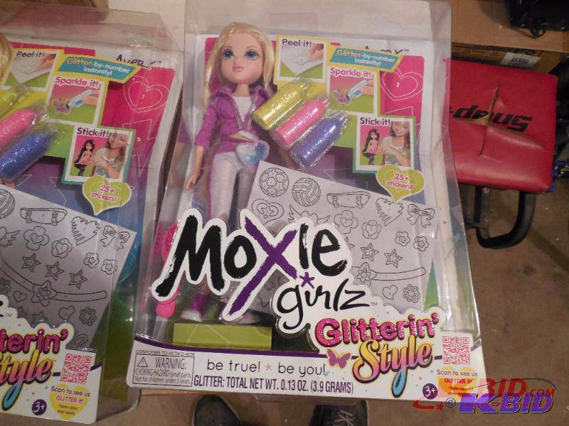 NEW - (4) Moxie Girlz Glitterin Style Dolls