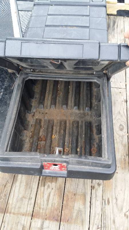 Truck tool box