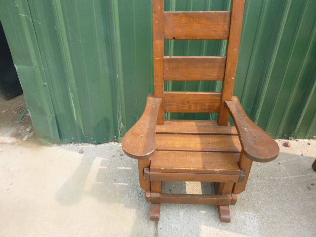 lot 8 image: Childs Wood Rocking Chair