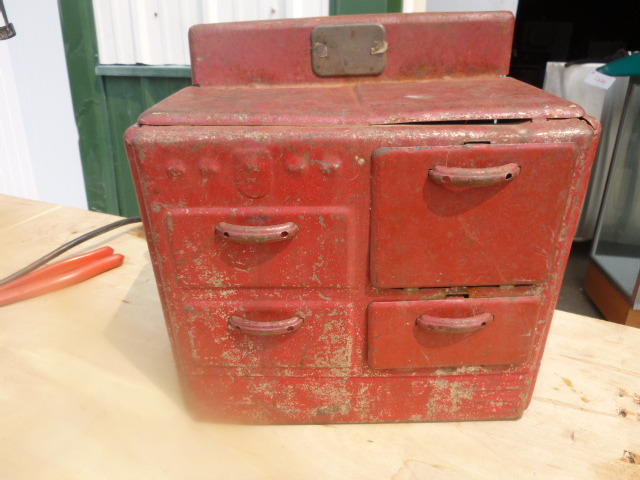lot 11 image: Vintage Childs Toy Stove