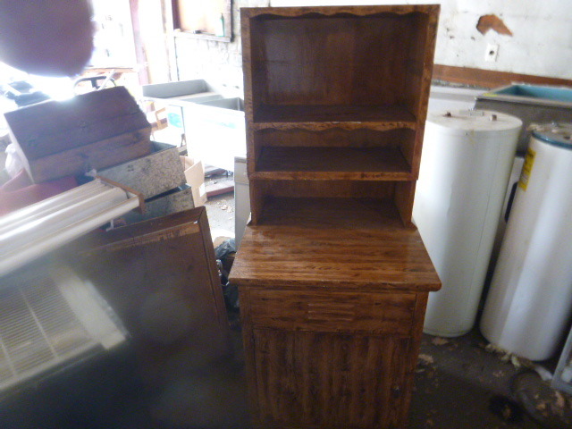 lot 12 image: Small Kitchen Hutch