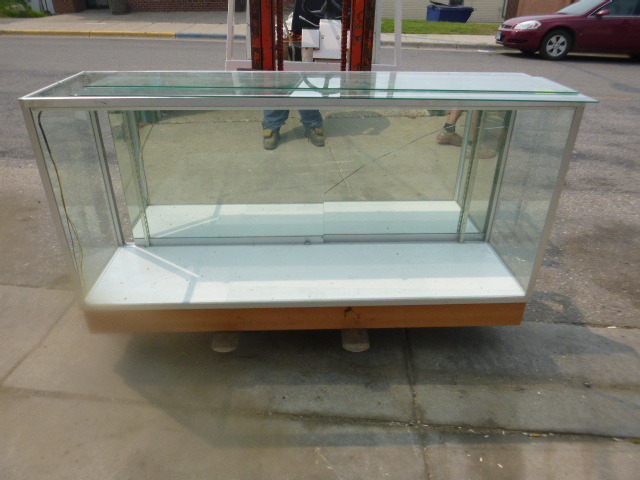 lot 13 image: Display Case