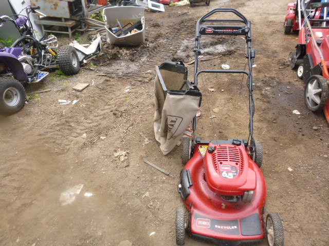 lot 18 image: Toro GTS Recycler Lawn Mower