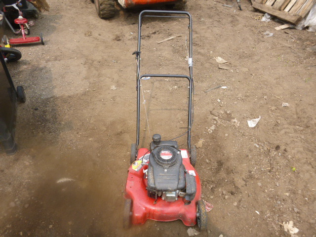 lot 23 image: MTD Push Lawn Mower