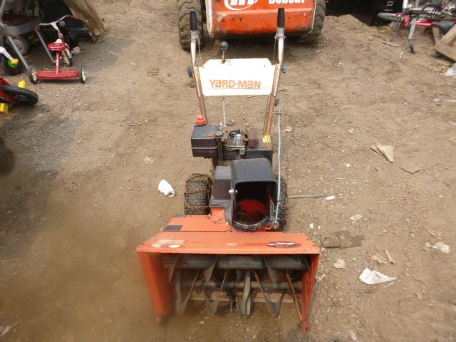 lot 25 image: Yard Man Snow Blower