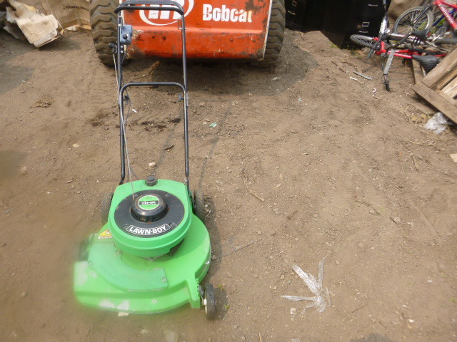 lot 35 image: Lawn Boy Push Lawn Mower