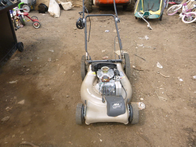 lot 36 image: Craftsman Push Lawn Mower