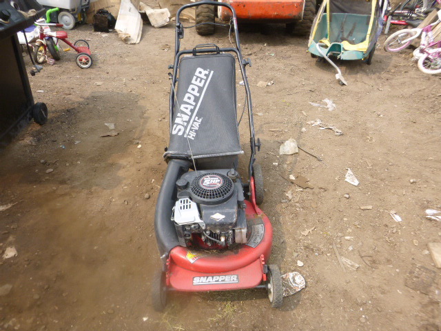 lot 38 image: Snapper Push Lawn Mower